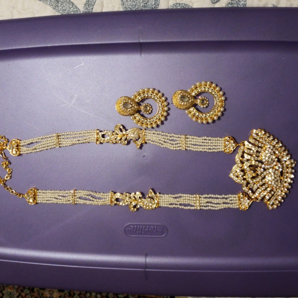 Pearl and golden long necklace set